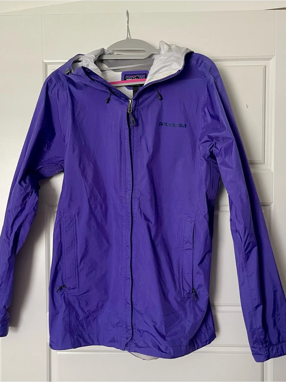 Like New Patagonia Women's lightweight Purple Rain Jacket - Picture 1 of 10